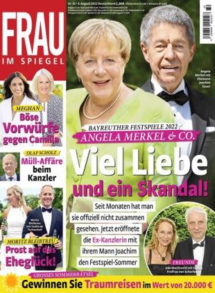 Frau im Spiegel - 03 August 2022