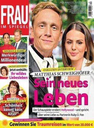 Frau im Spiegel - 16 August 2023