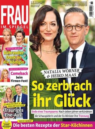 Frau im Spiegel - 30 August 2023